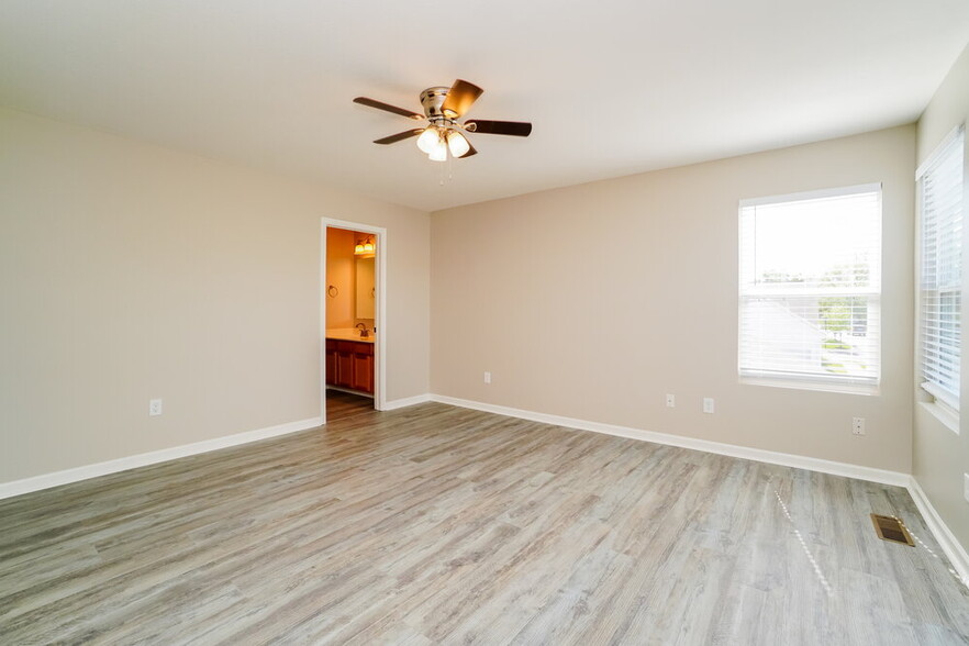 Building Photo - 682 Penn St