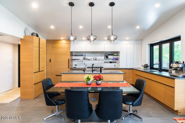 Building Photo - 6845 E Earll Dr