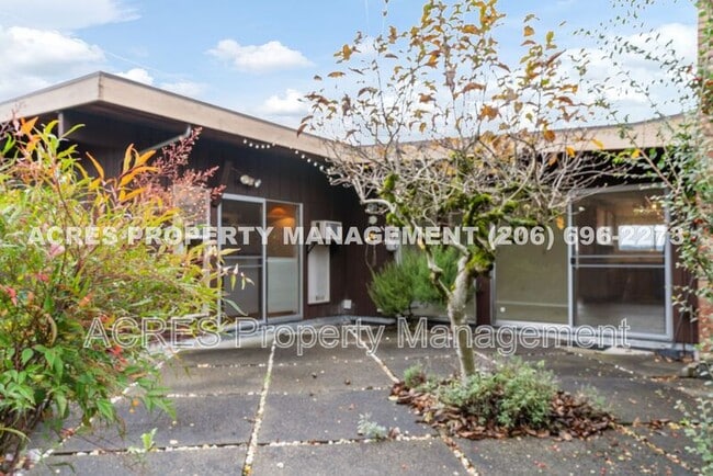 Building Photo - 7617 S Lakeridge Dr