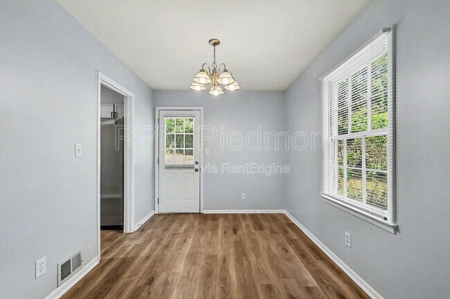 Building Photo - 2642 Hatfield Cir SE
