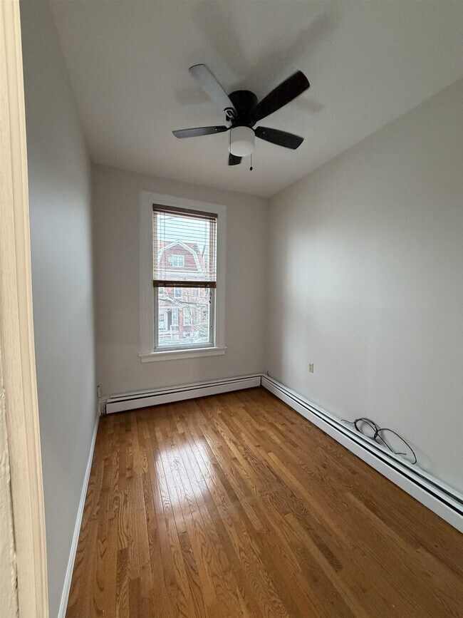 Building Photo - 317 21st St