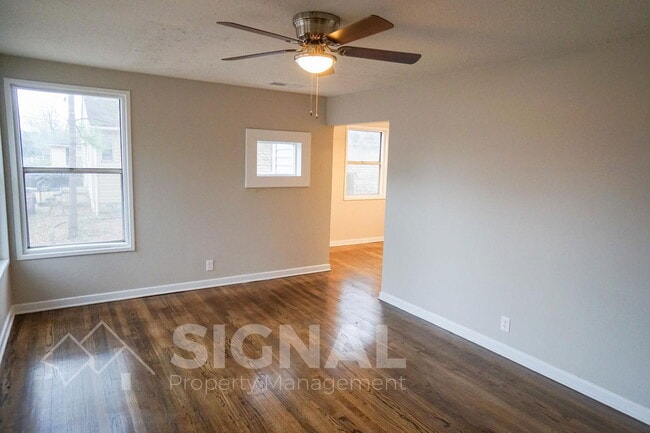 Building Photo - 712 Robison Dr