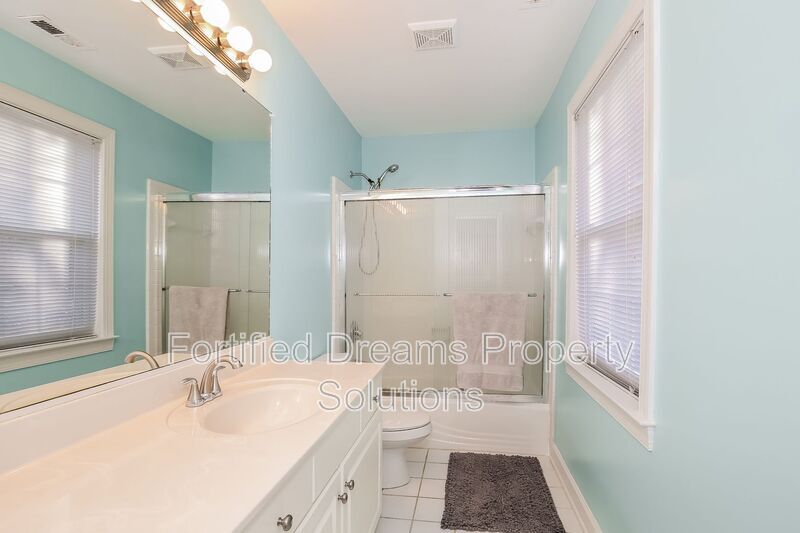 Building Photo - 5510 Faye Dr