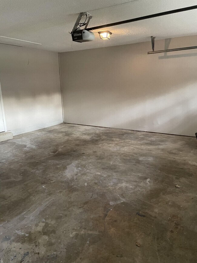 Building Photo - 1128 Verlington Dr