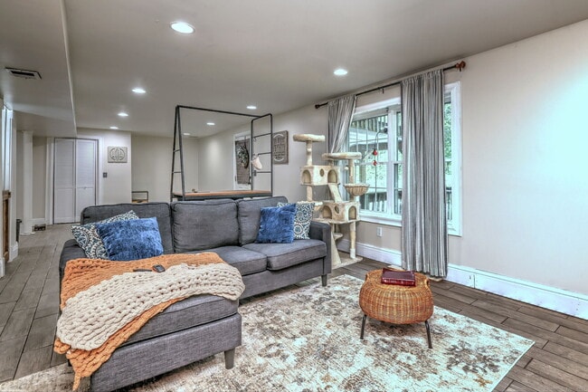 Building Photo - 28 Edgewood Ave