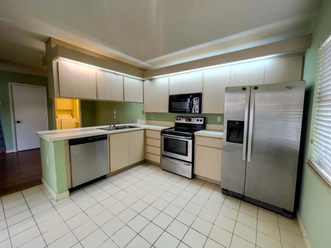 Building Photo - 27 Clinton Ct