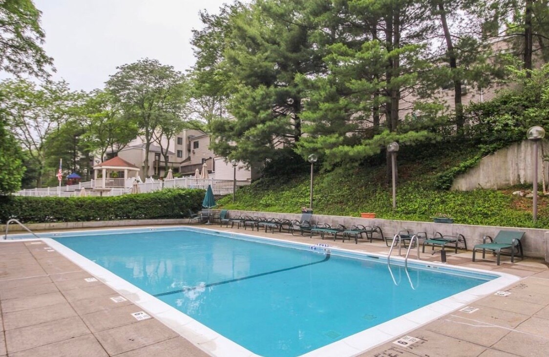 Building Photo - 25 Rockledge Ave