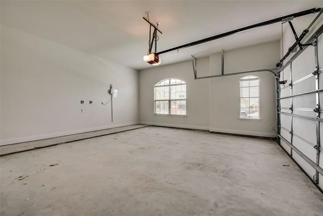 Building Photo - 617 Montrose Dr