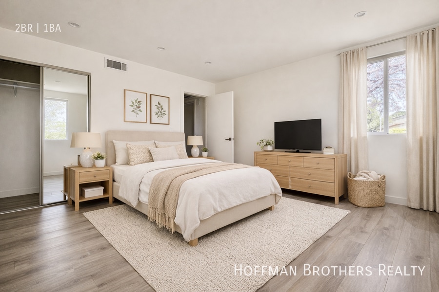 Building Photo - 727 Silver Lake Blvd