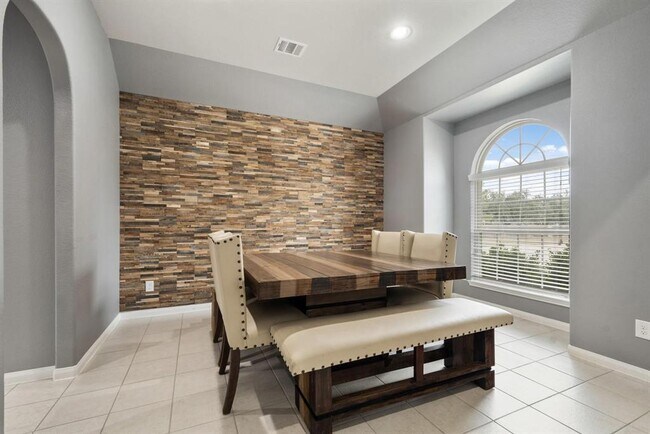 Building Photo - 24335 Kee Cresta Ct