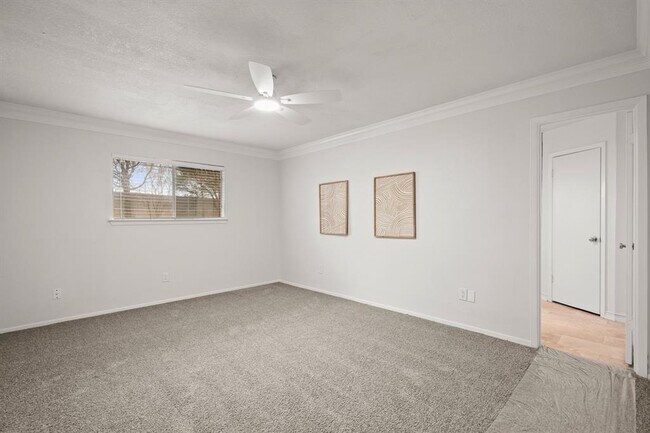 Building Photo - 4822 Transit Cir