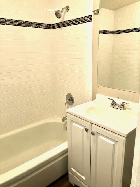 Building Photo - 4355 Norwaldo Ave