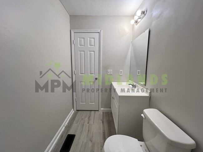 Building Photo - 204 S Cromwell St