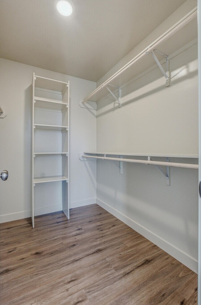 Building Photo - 3324 Naples Dr