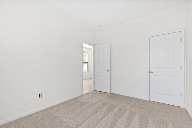 Building Photo - Spacious 4-Bedroom End-Unit Townhome in a ...