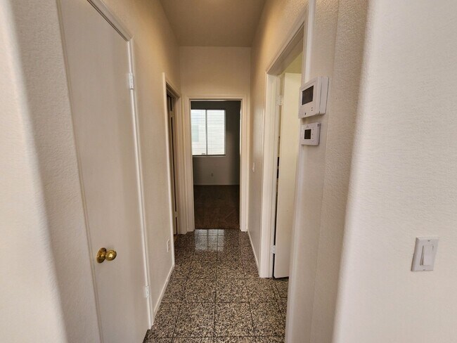 Building Photo - Stunning Five Bedroom home in Shadow Hills.