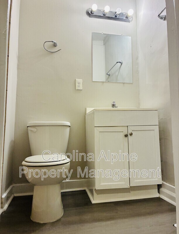 Building Photo - 2716 Mayfair Ave