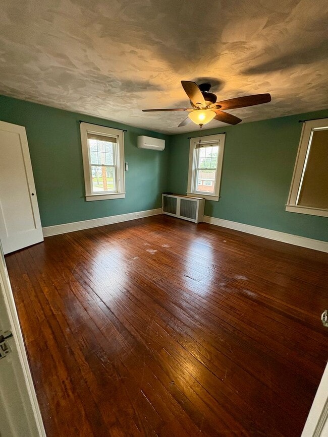 Building Photo - 4 Bedroom 1.5 Bath in Suburban SD- Large Yard/Deck and Garage