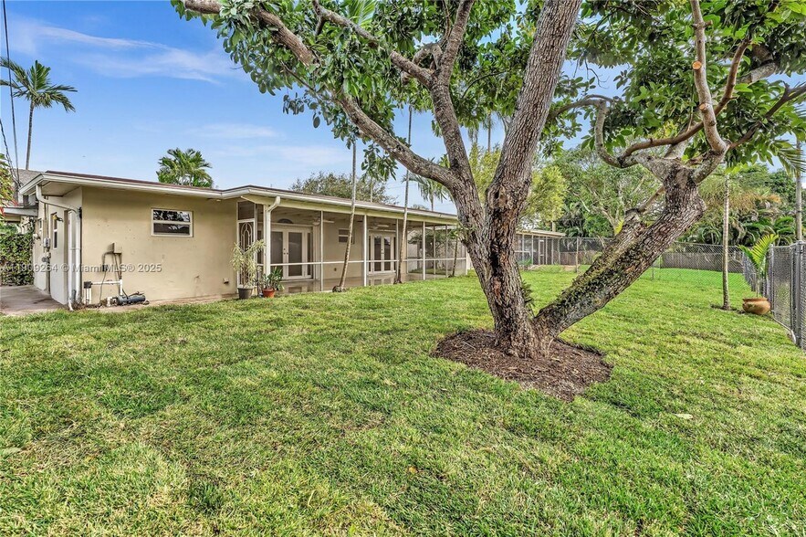 Building Photo - 2114 N 44th Ave