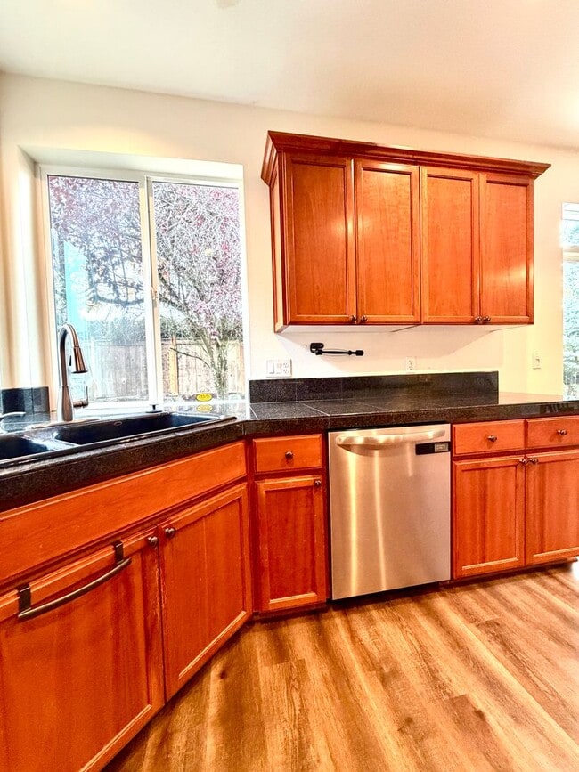 Building Photo - Beautiful Home in the Sought After Arbor C...