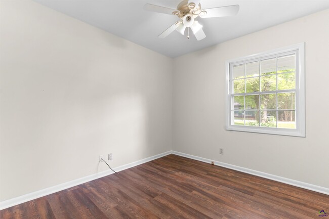 Building Photo - 846 S Forest Lake Dr