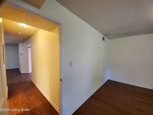 Building Photo - 6418 Venango Dr