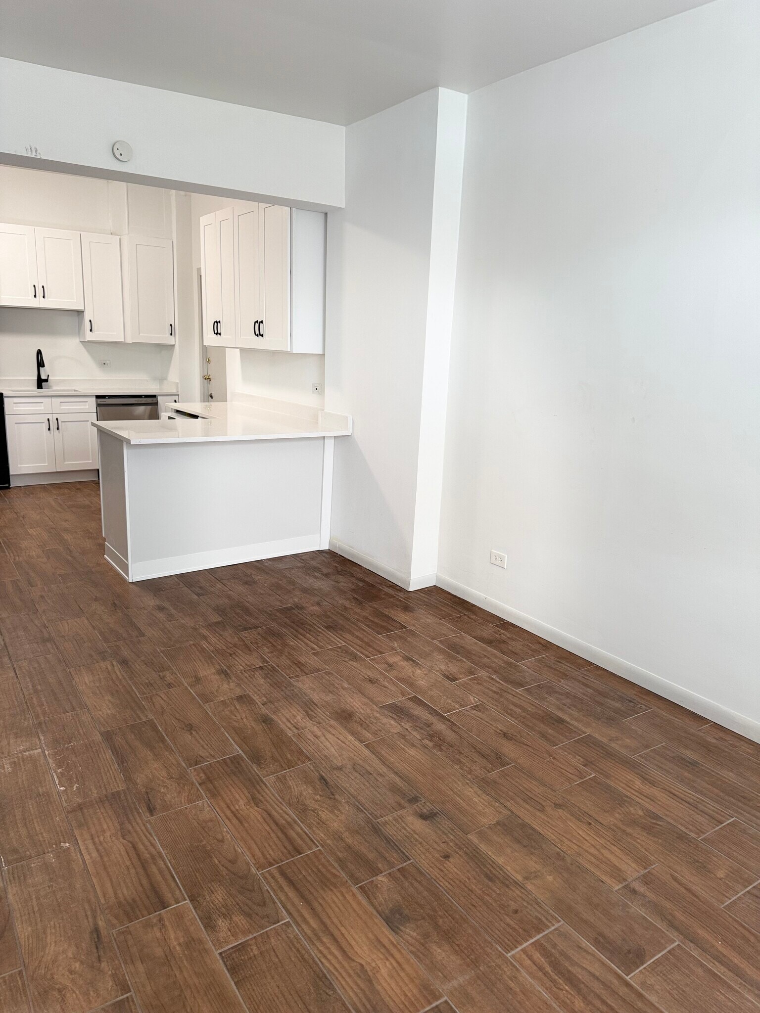 Building Photo - 2814 N Racine Ave