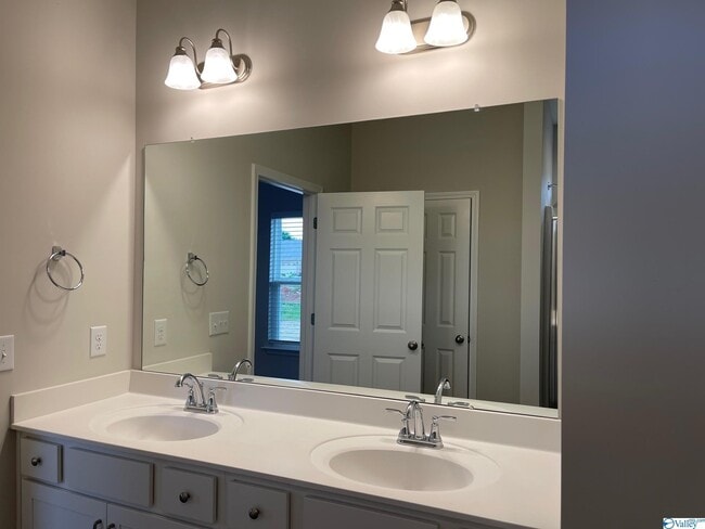 Building Photo - 16524 Demi Dr