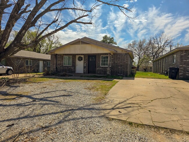 Building Photo - 1117 E Parker St
