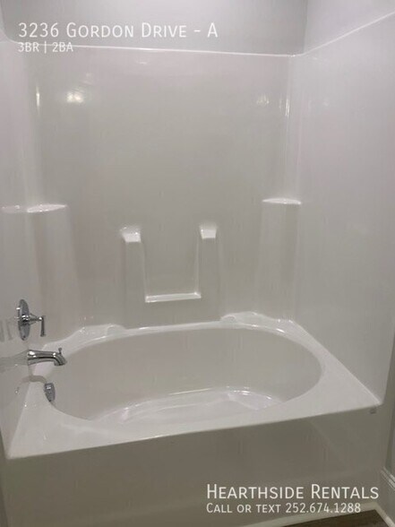 Building Photo - 3236 Gordon Dr