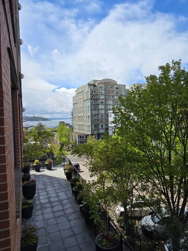 Building Photo - 2721 1st Ave