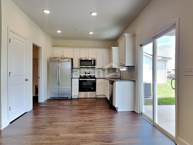 Building Photo - 1019 Tan Tara Trl