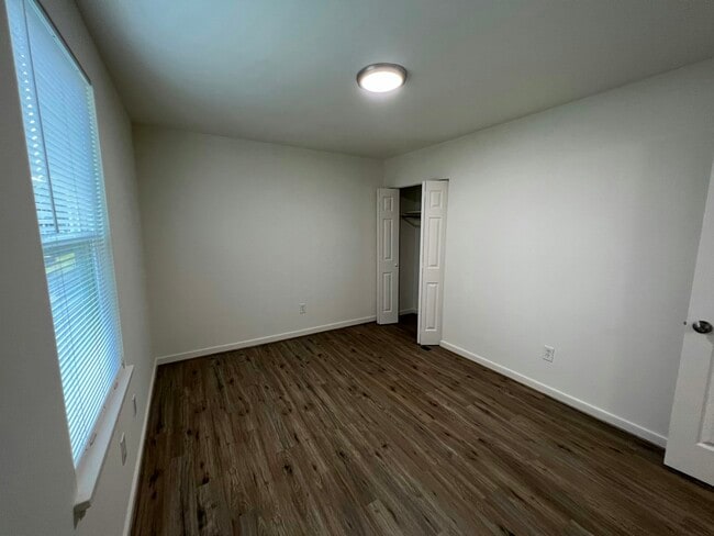 Building Photo - 1901 Beaver Rd