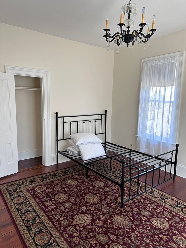 Building Photo - Stunning 1890 Eastlake Victorian | 5 Bedrooms | 2 Bathrooms | Flex Spaces | Steps from Old Town E...