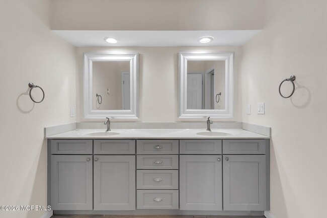 Building Photo - 129 Amberly Dr