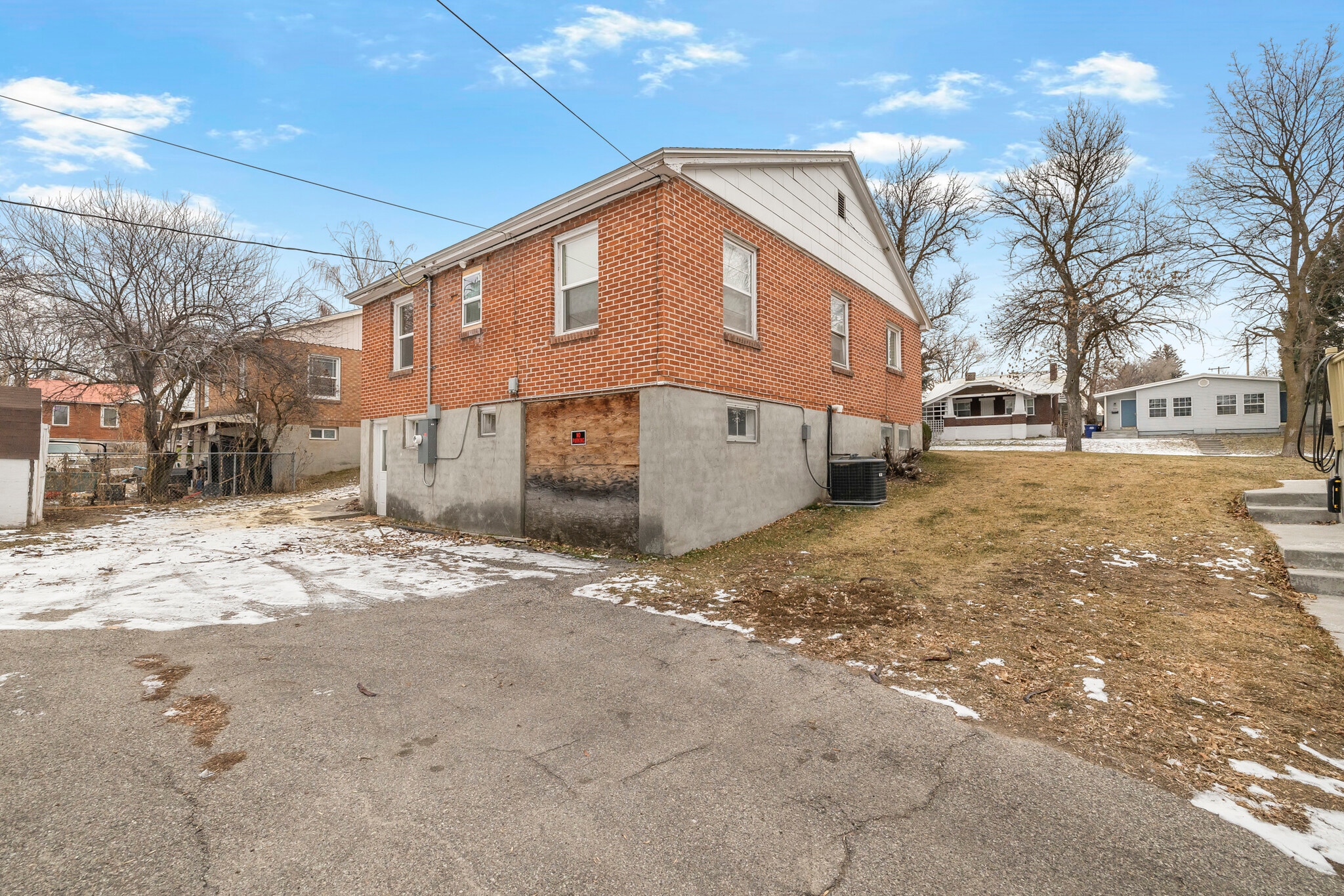 Building Photo - 225 E 2nd S