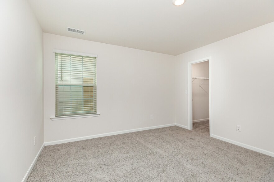 Building Photo - 121 Way Cross Ln