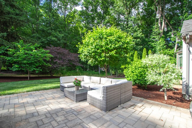 Building Photo - 22 Allen St