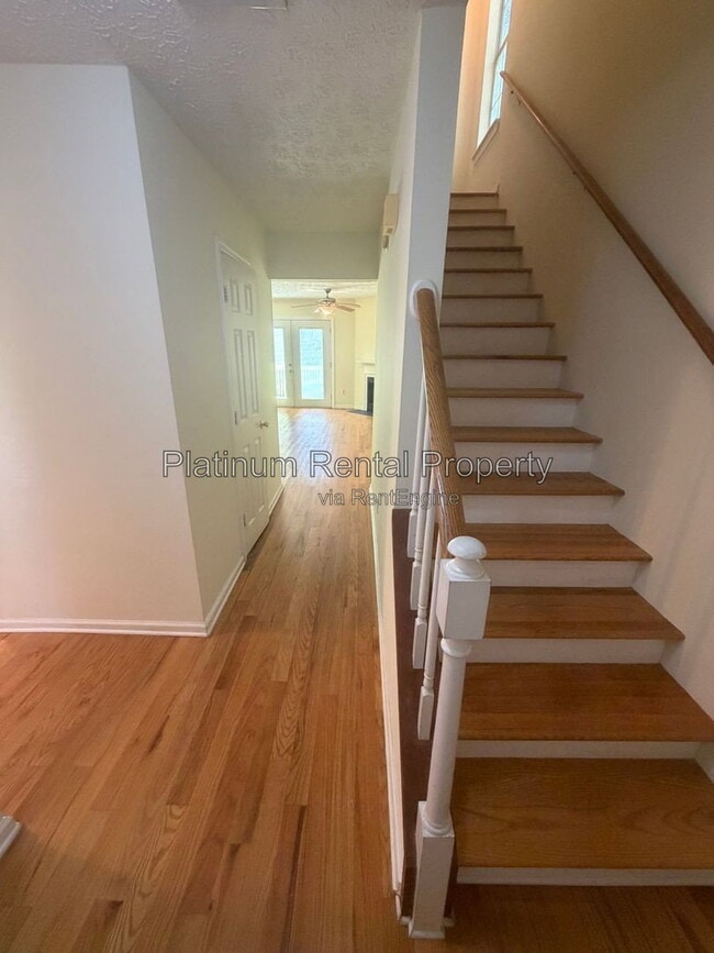 Building Photo - 6533 Meadow Rue Dr