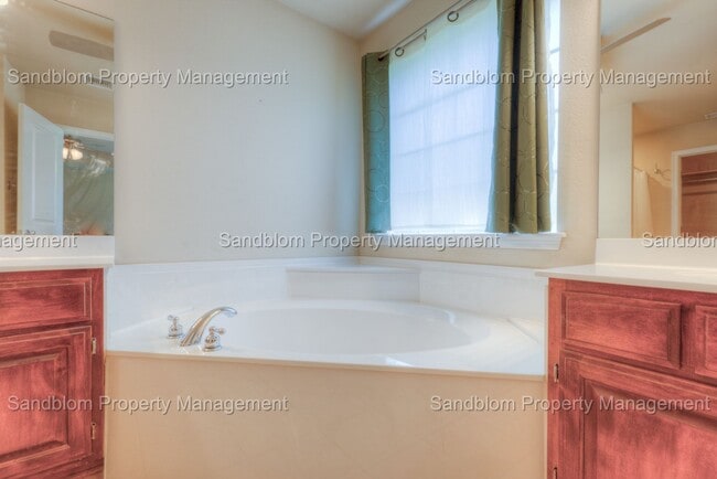 Building Photo - FOR LEASE | Jenks | $2500 Rent | 5 Bed, 3 ...