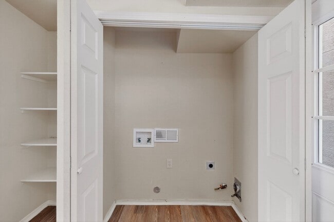 Building Photo - 3 bedroom 2 bath home in East El Paso!