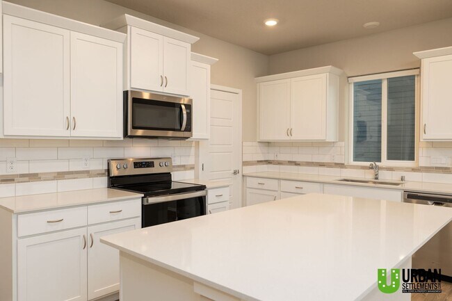 Building Photo - 12406 E Dickens Ln