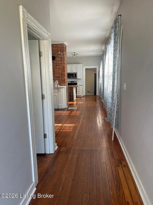 Building Photo - 521 E Ormsby Ave