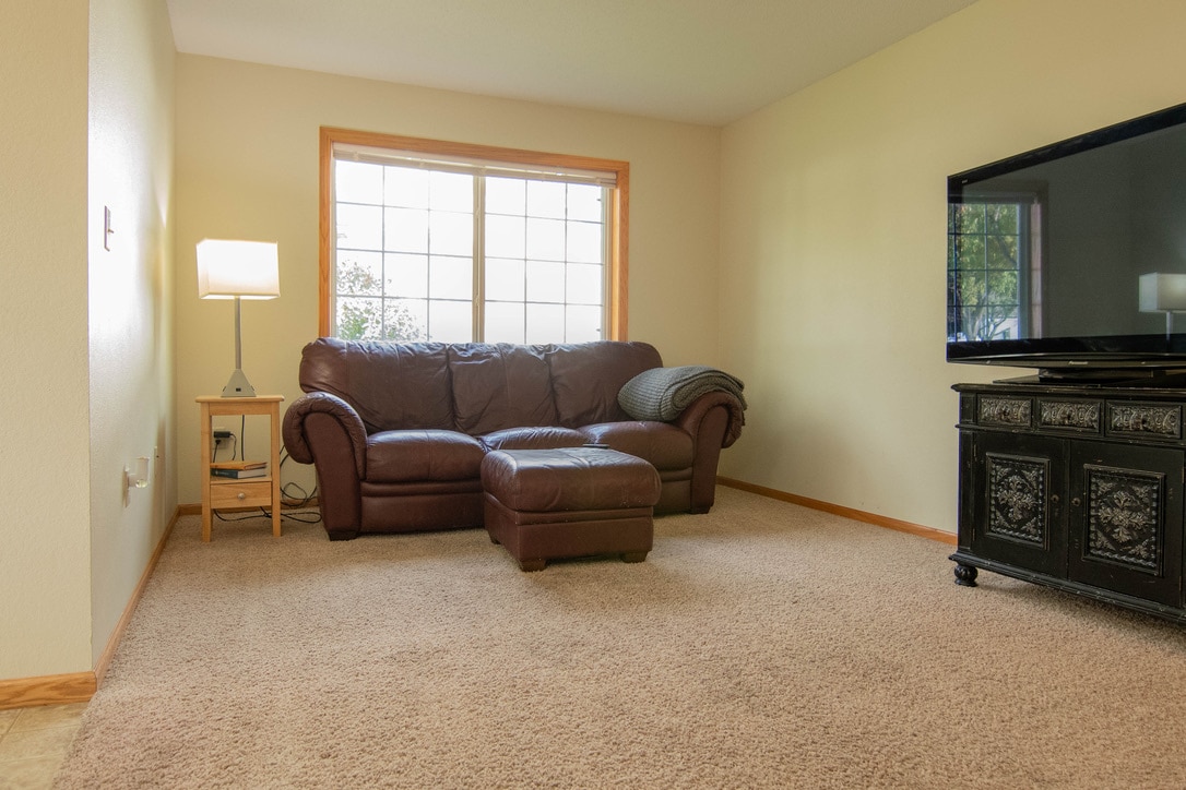 Spacious living room - 129 16th St S