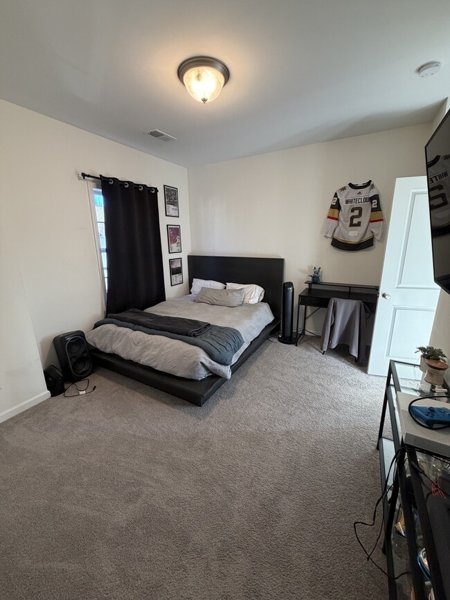 Building Photo - 215 Honeysuckle Wy