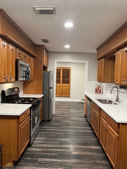 Primary Photo - 10914 Clear Fork Dr