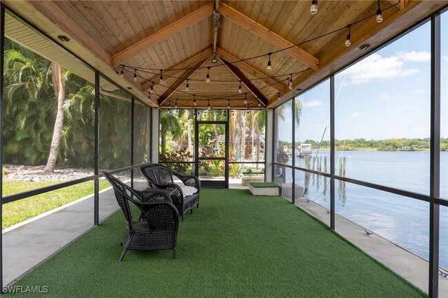 Building Photo - 14562 Riverside Dr