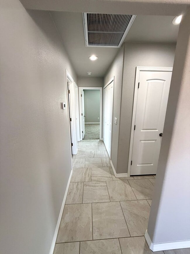 Building Photo - Newly Built 3-Bedroom, 2-Bath Home in a Prime Location Near Hospital & Shopping!