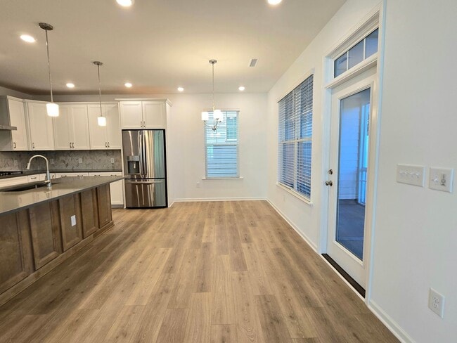 Building Photo - Stunning BRAND NEW 5 Bedroom / 4 Bath Home located in North Ridge