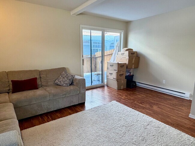 Building Photo - 2 Bedroom Townhouse with Carport